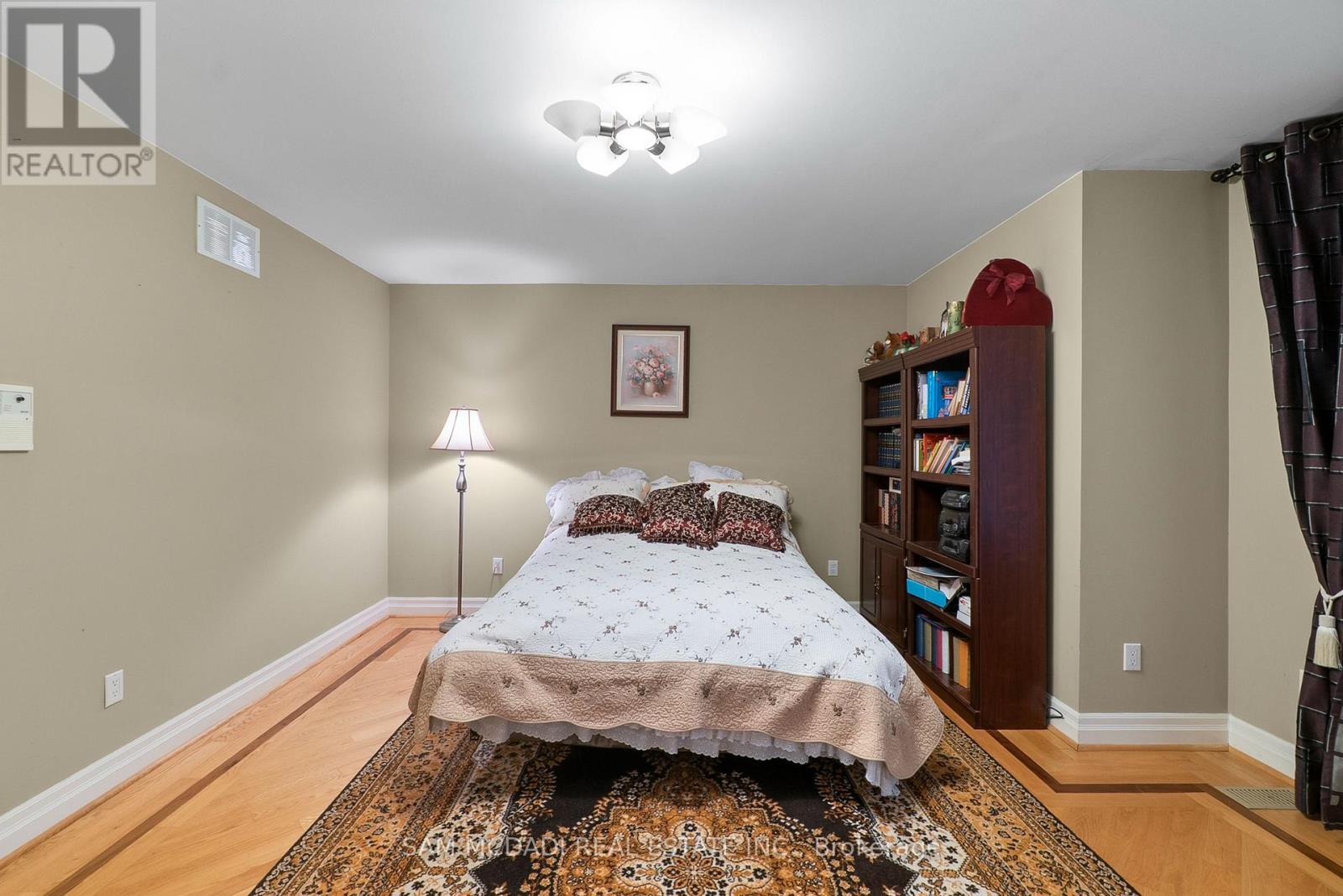 978 Tennyson Avenue, Mississauga, ON - Indoor Photo Showing Bedroom