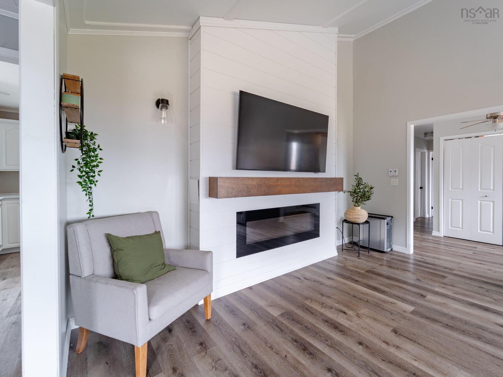 19 Long Point Road, Newellton, NS