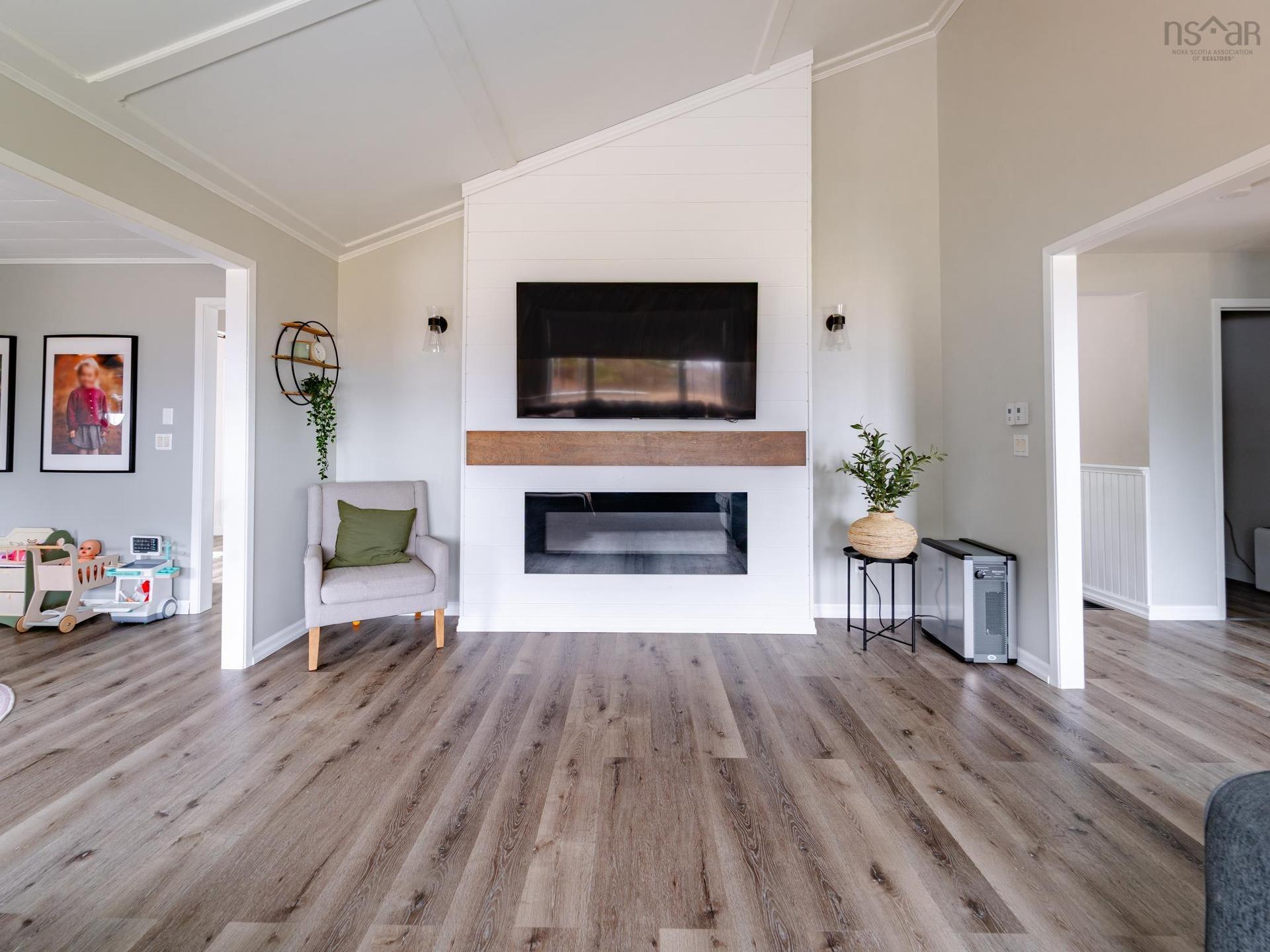 19 Long Point Road, Newellton, NS
