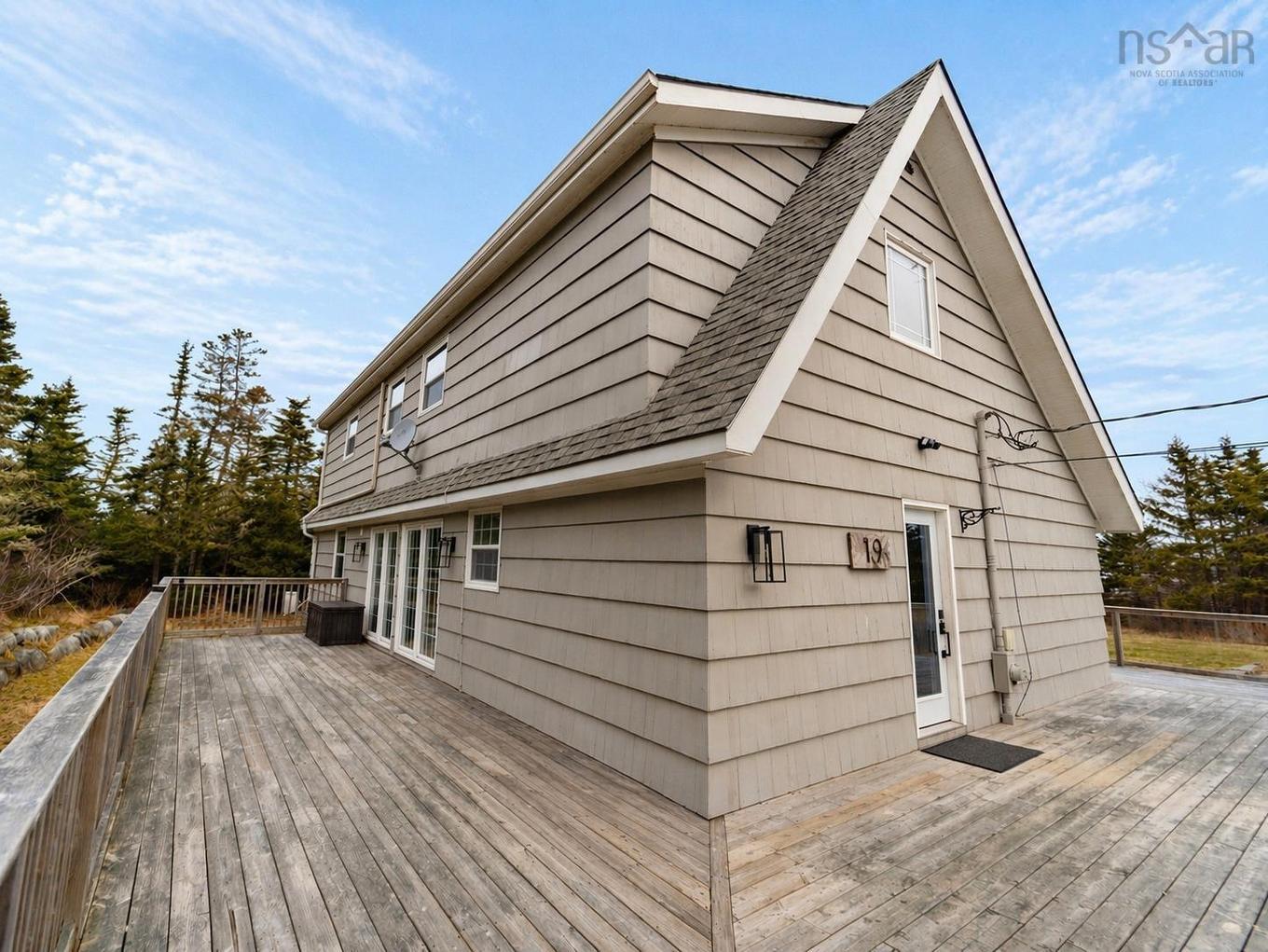 19 Long Point Road, Newellton, NS