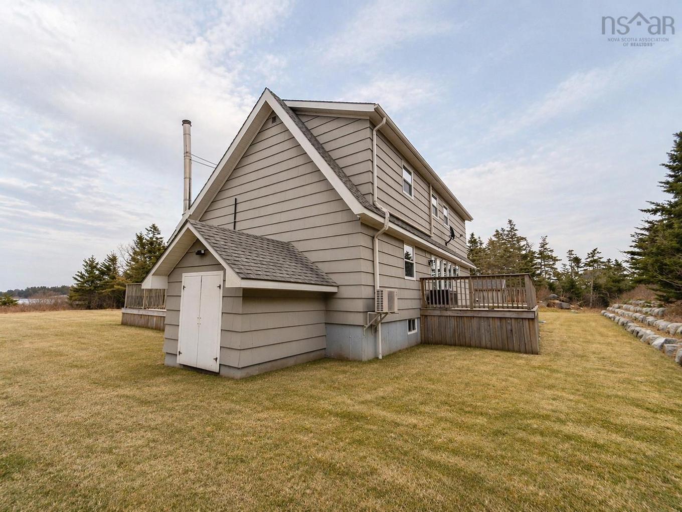 19 Long Point Road, Newellton, NS