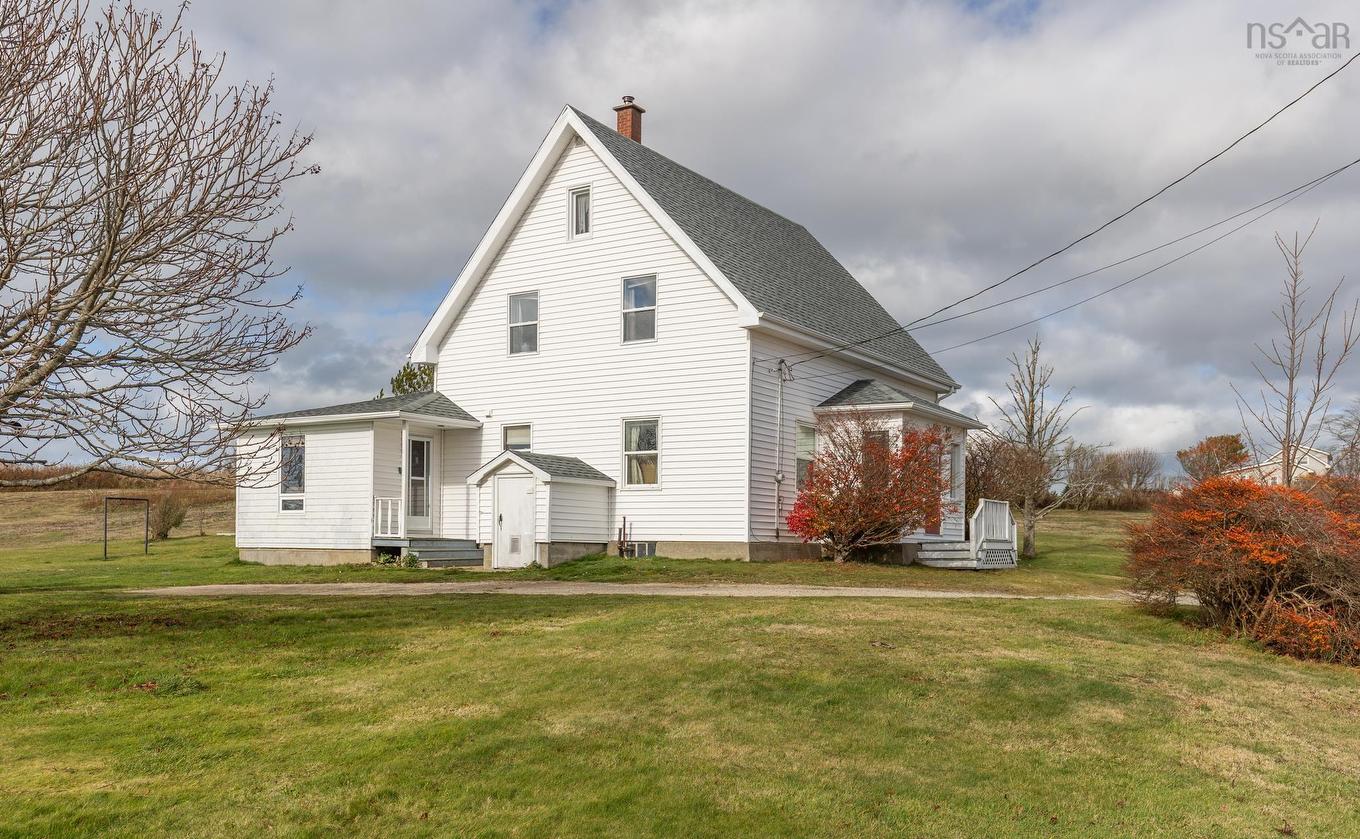 5347 Highway 1, Salmon River, NS