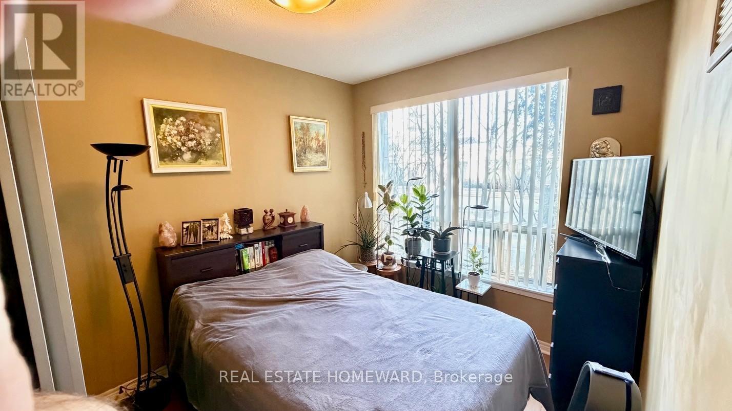 Master Bedroom - 108 - 50 Disera Drive, Vaughan, ON - Indoor Photo Showing Kitchen With Double Sink