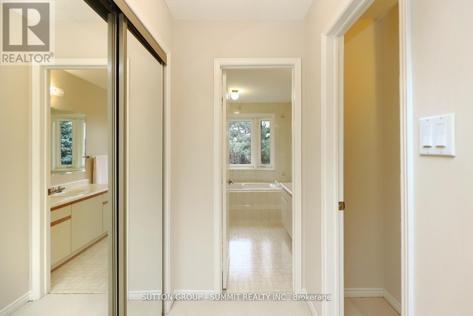 2654 Ambercroft Trail, Mississauga, ON - Indoor