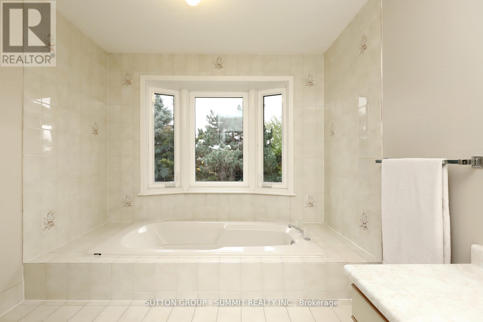 2654 Ambercroft Trail, Mississauga, ON - Indoor Photo Showing Bathroom