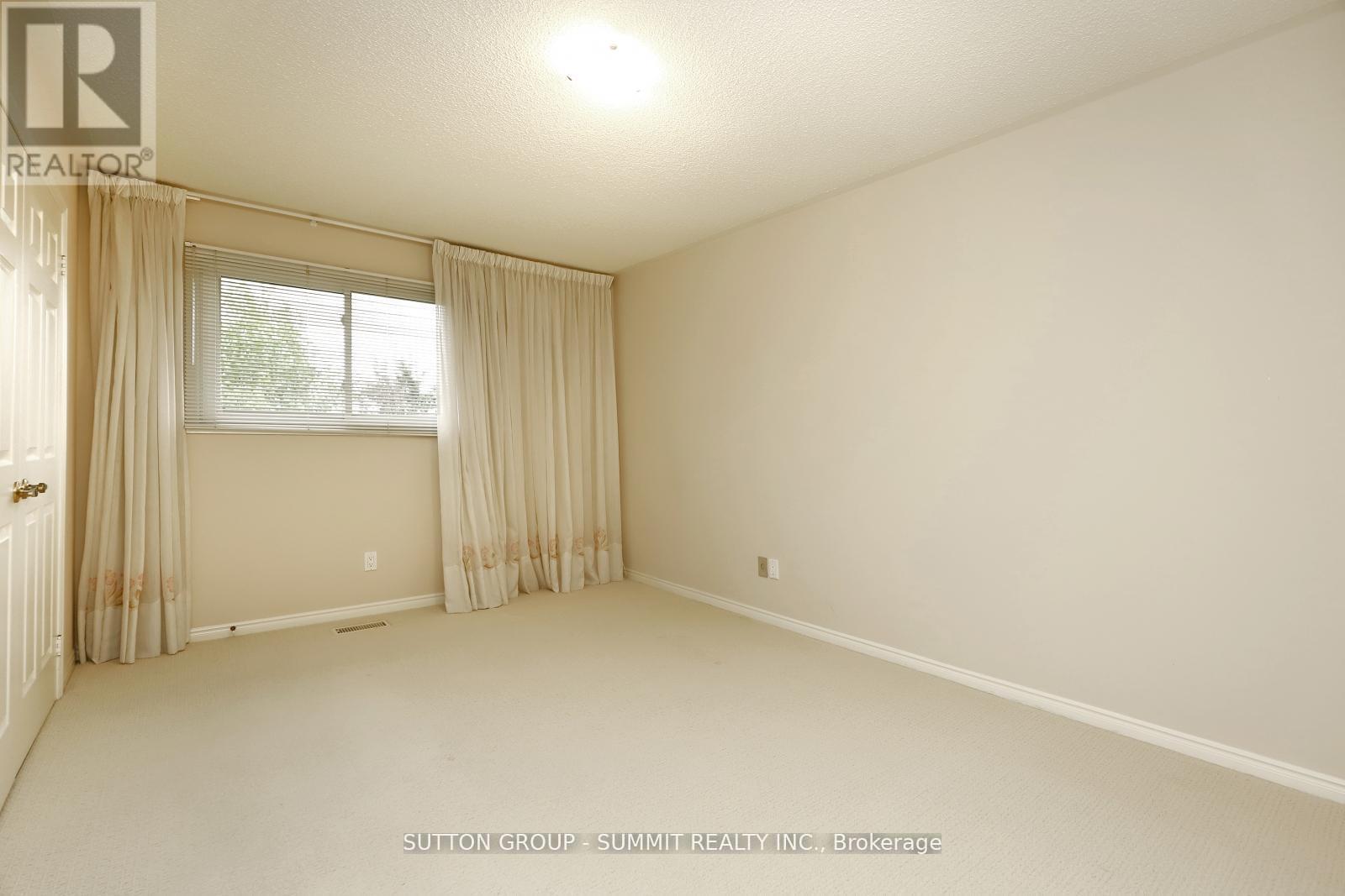 2654 Ambercroft Trail, Mississauga, ON - Indoor Photo Showing Other Room
