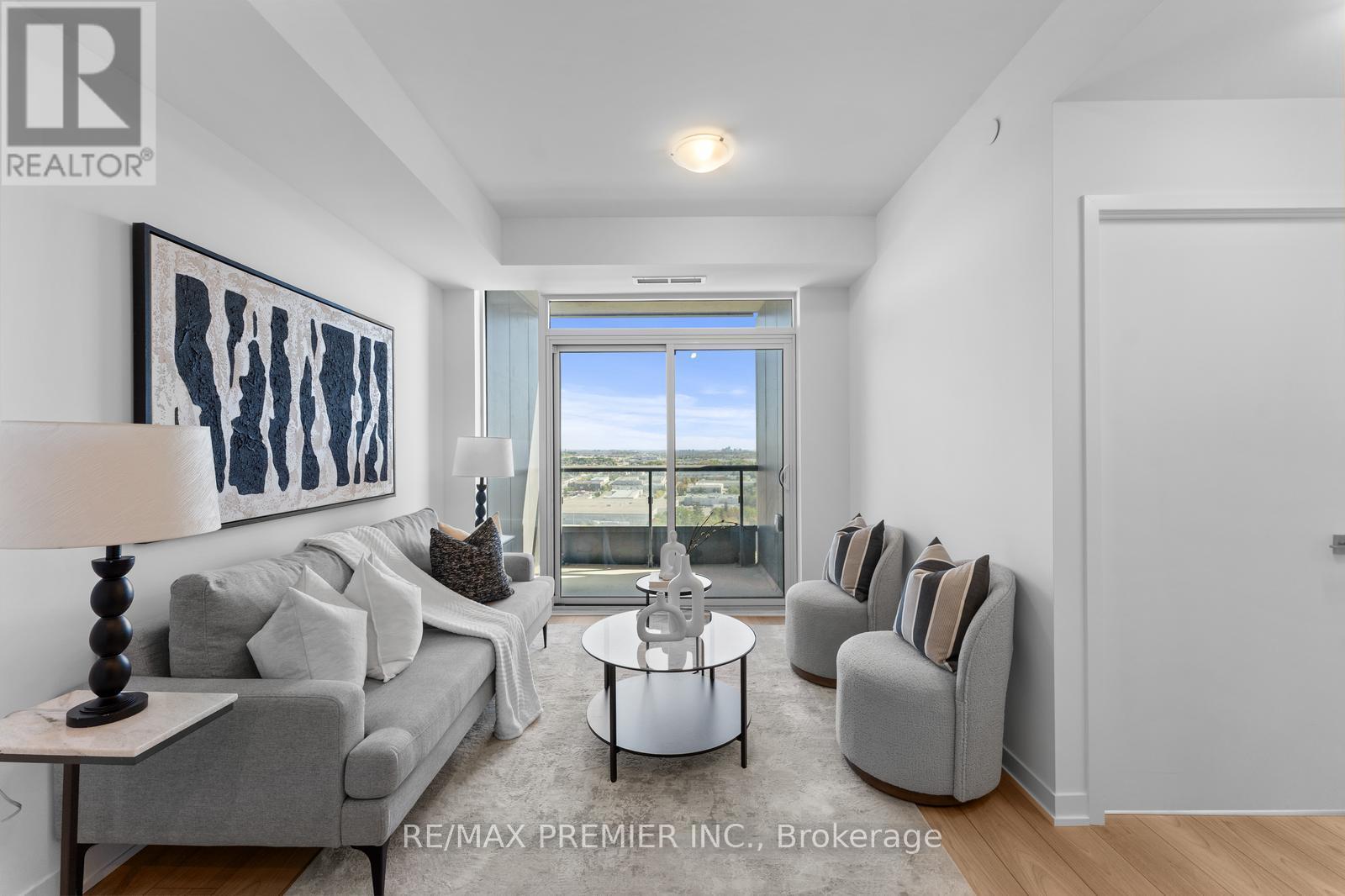 2206 - 474 Caldari Road, Vaughan, ON - Indoor Photo Showing Living Room
