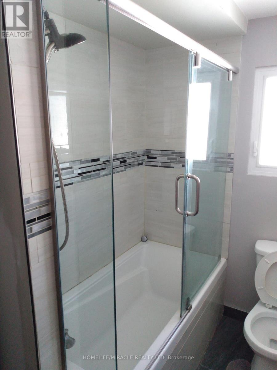 23 Heatherdale Place, Hamilton, ON - Indoor Photo Showing Bathroom