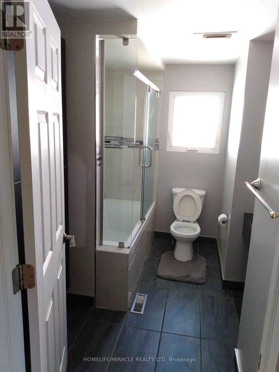 23 Heatherdale Place, Hamilton, ON - Indoor Photo Showing Bathroom
