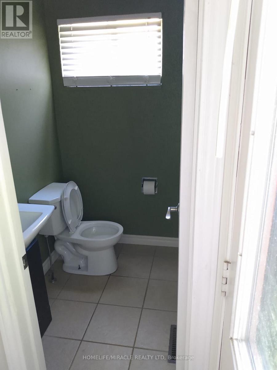 23 Heatherdale Place, Hamilton, ON - Indoor Photo Showing Bathroom