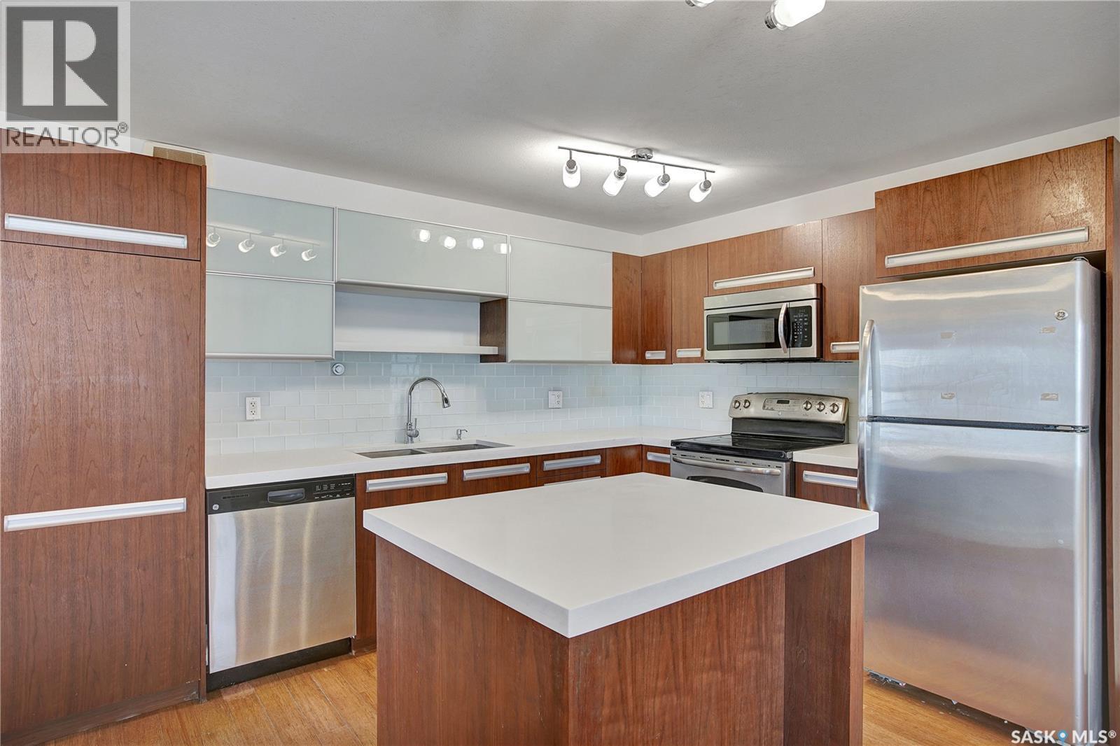 103 1015 Patrick Crescent, Saskatoon, SK - Indoor Photo Showing Kitchen With Stainless Steel Kitchen