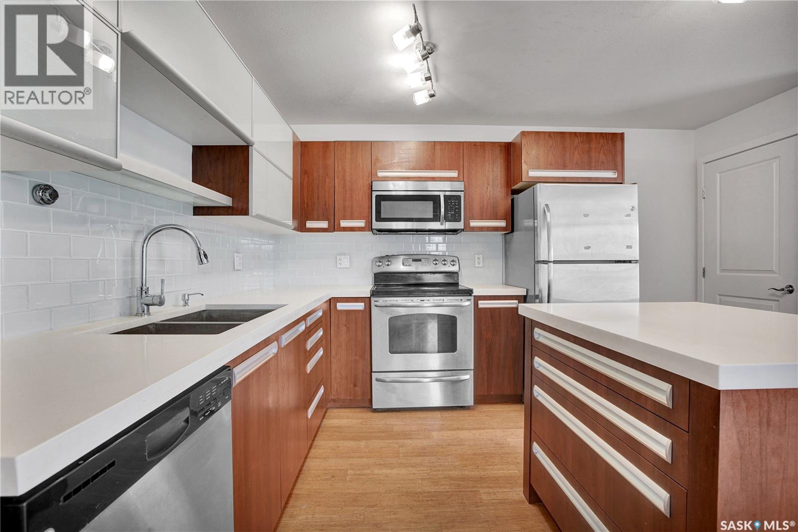 103 1015 Patrick Crescent, Saskatoon, SK - Indoor Photo Showing Kitchen With Stainless Steel Kitchen With Double Sink