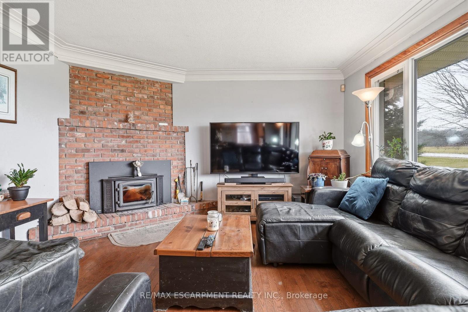 1767 Centre Road, Hamilton, ON - Indoor Photo Showing Living Room With Fireplace