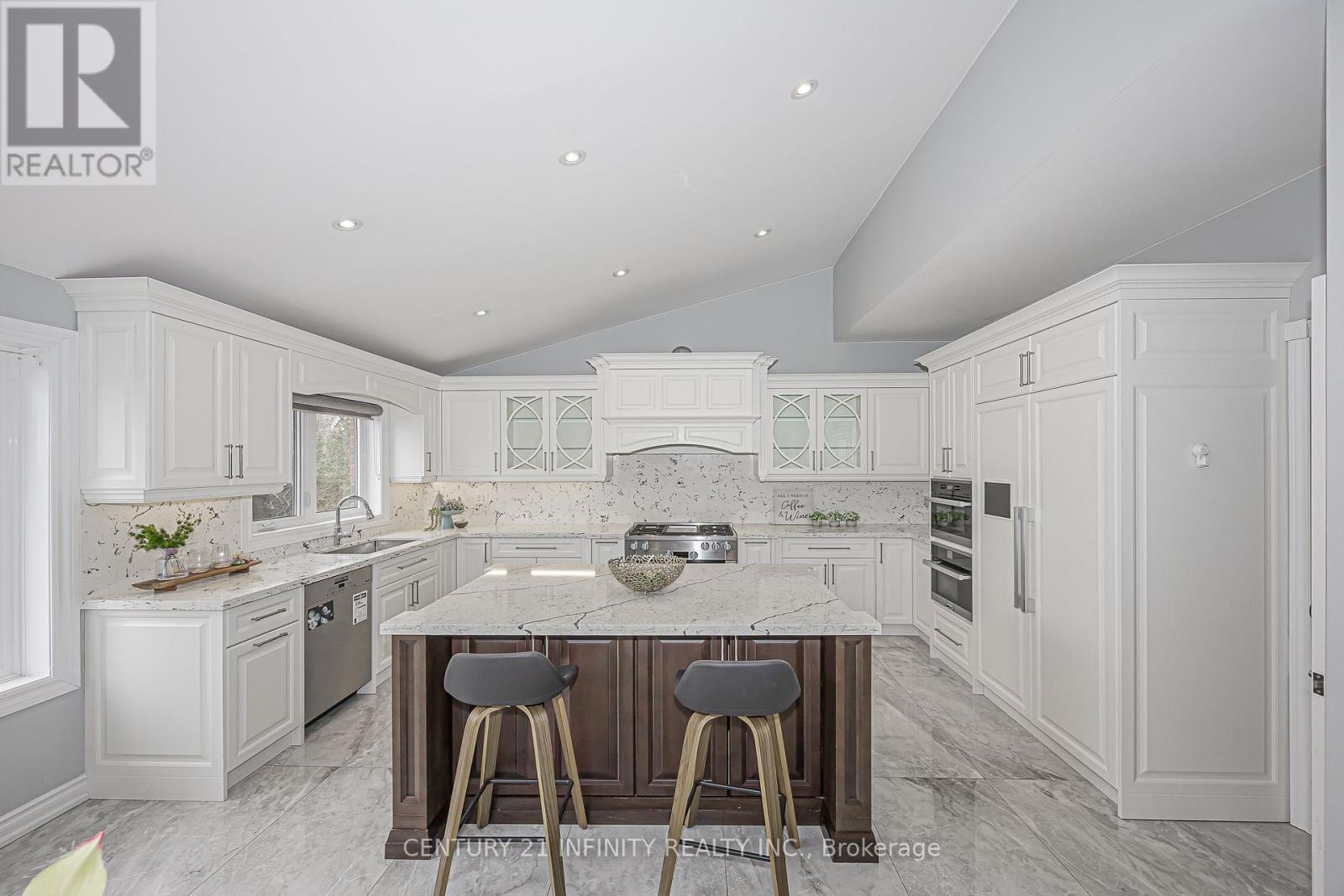 150 Strathearn Avenue, Richmond Hill (Bayview Hill), ON - Indoor Photo Showing Kitchen With Upgraded Kitchen