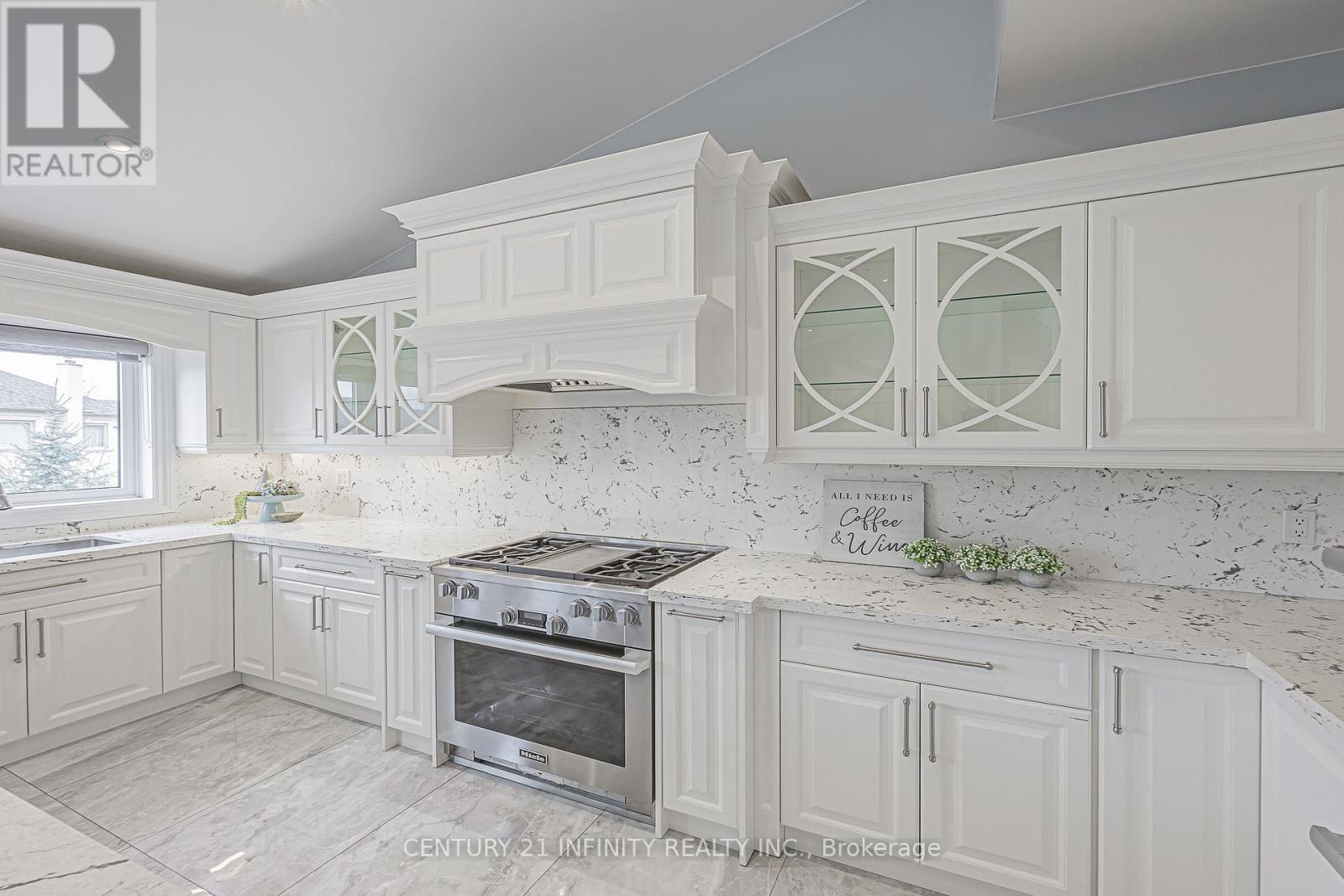 150 Strathearn Avenue, Richmond Hill (Bayview Hill), ON - Indoor Photo Showing Kitchen With Upgraded Kitchen