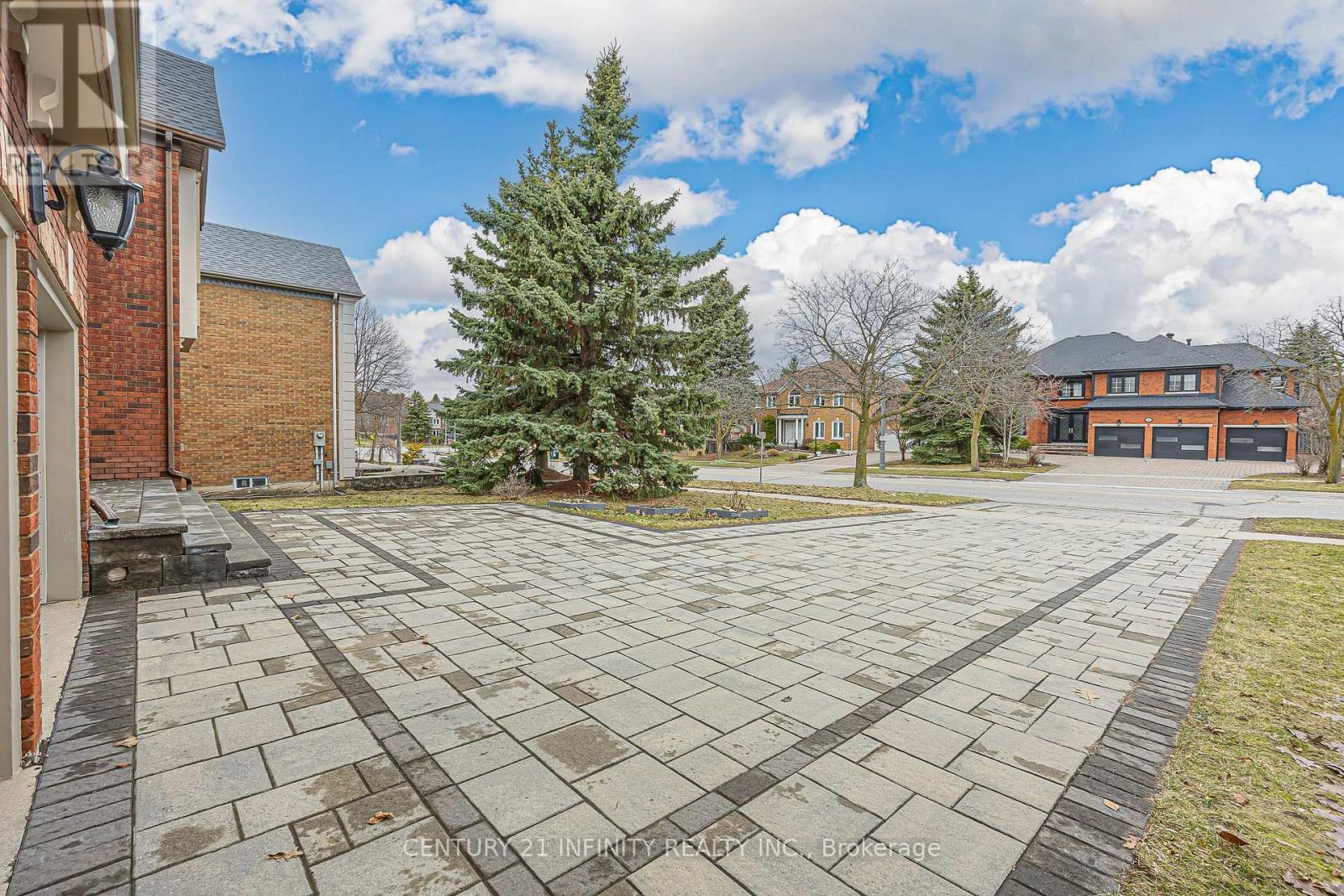 150 Strathearn Avenue, Richmond Hill (Bayview Hill), ON - Outdoor