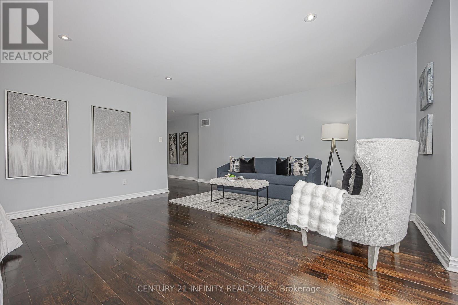 150 Strathearn Avenue, Richmond Hill (Bayview Hill), ON - Indoor Photo Showing Living Room