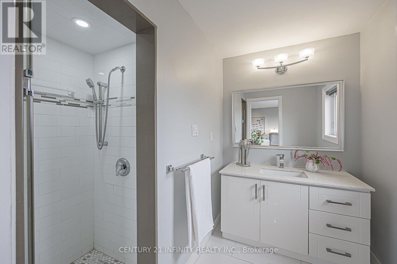 150 Strathearn Avenue, Richmond Hill (Bayview Hill), ON - Indoor Photo Showing Bathroom