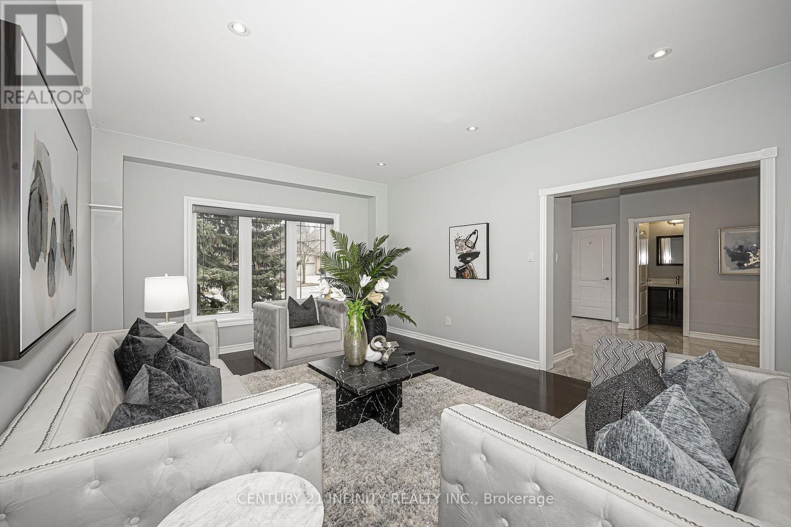 150 Strathearn Avenue, Richmond Hill (Bayview Hill), ON - Indoor Photo Showing Living Room