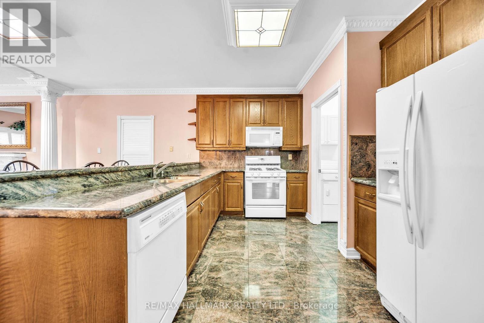 13 Briar Path Lane, Markham, ON - Indoor Photo Showing Kitchen