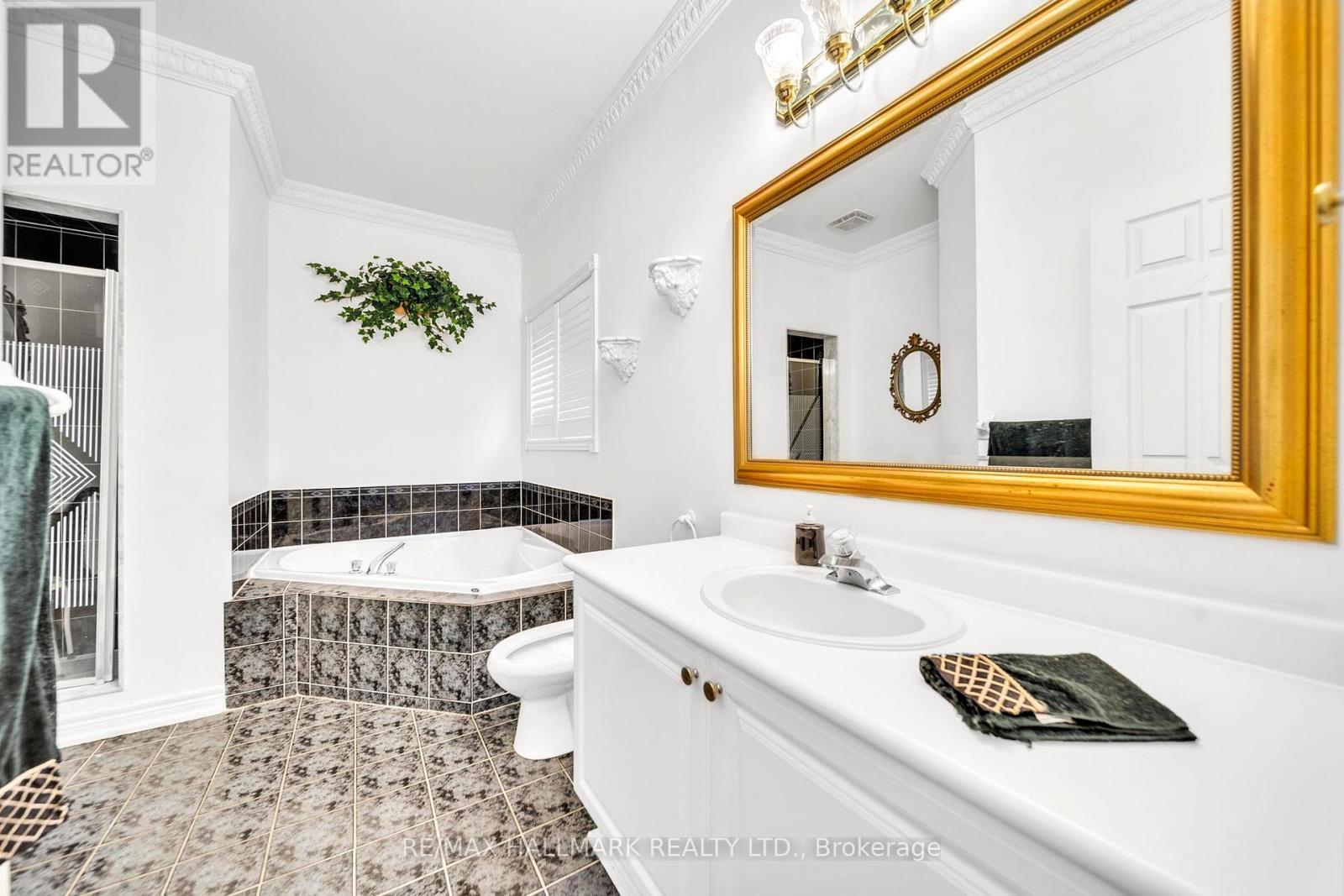 13 Briar Path Lane, Markham, ON - Indoor Photo Showing Bathroom