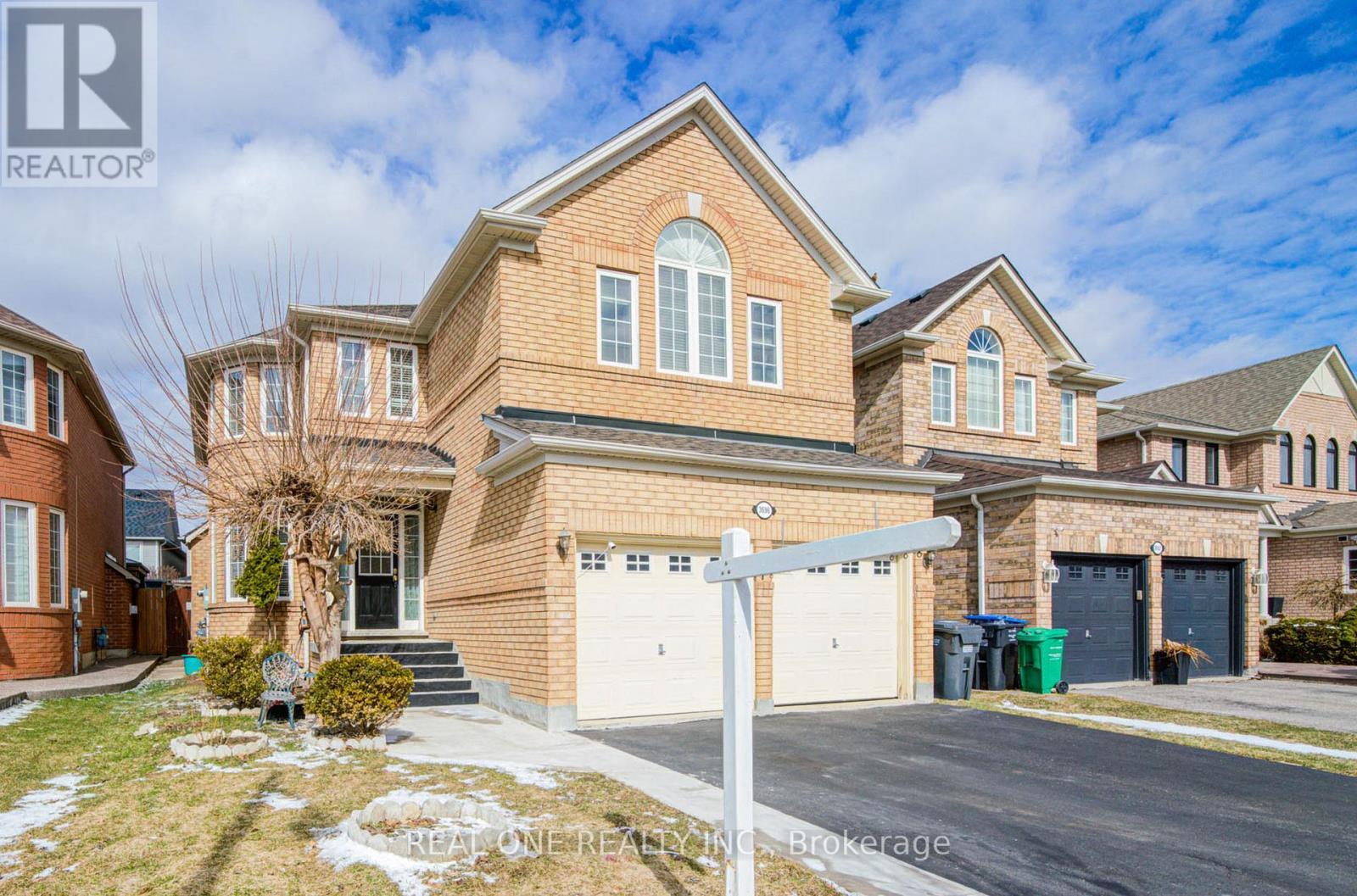 3696 Waterfall Crescent, Mississauga, ON - Outdoor With Facade