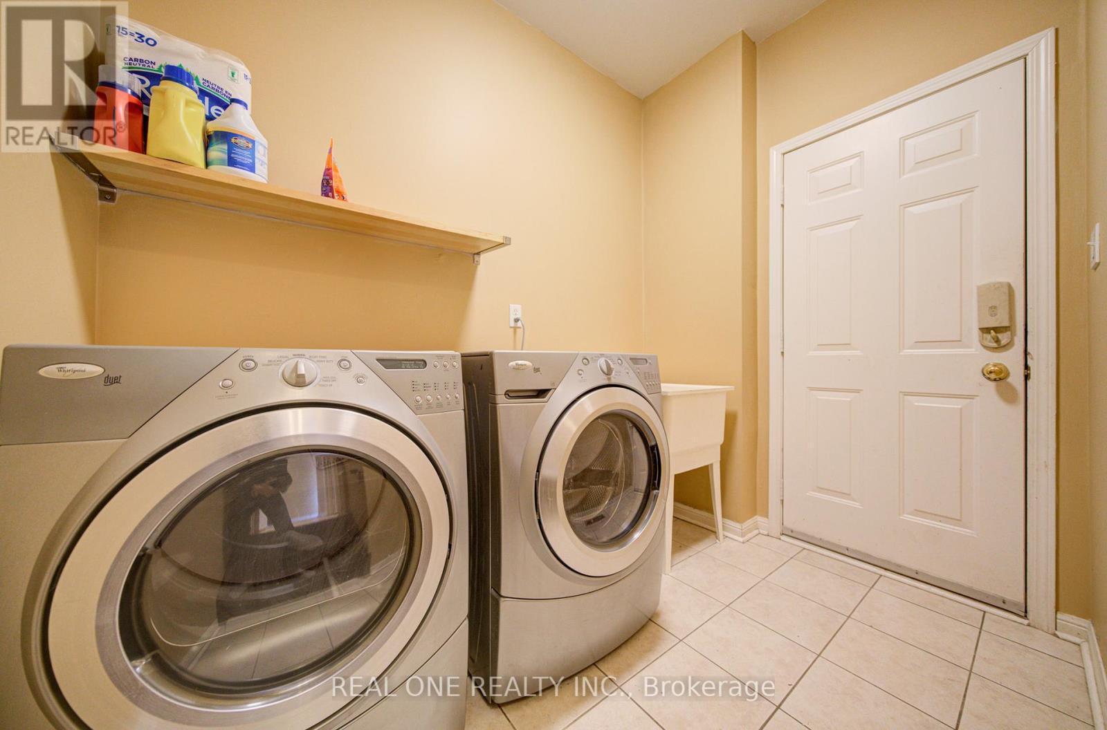3696 Waterfall Crescent, Mississauga, ON - Indoor Photo Showing Laundry Room