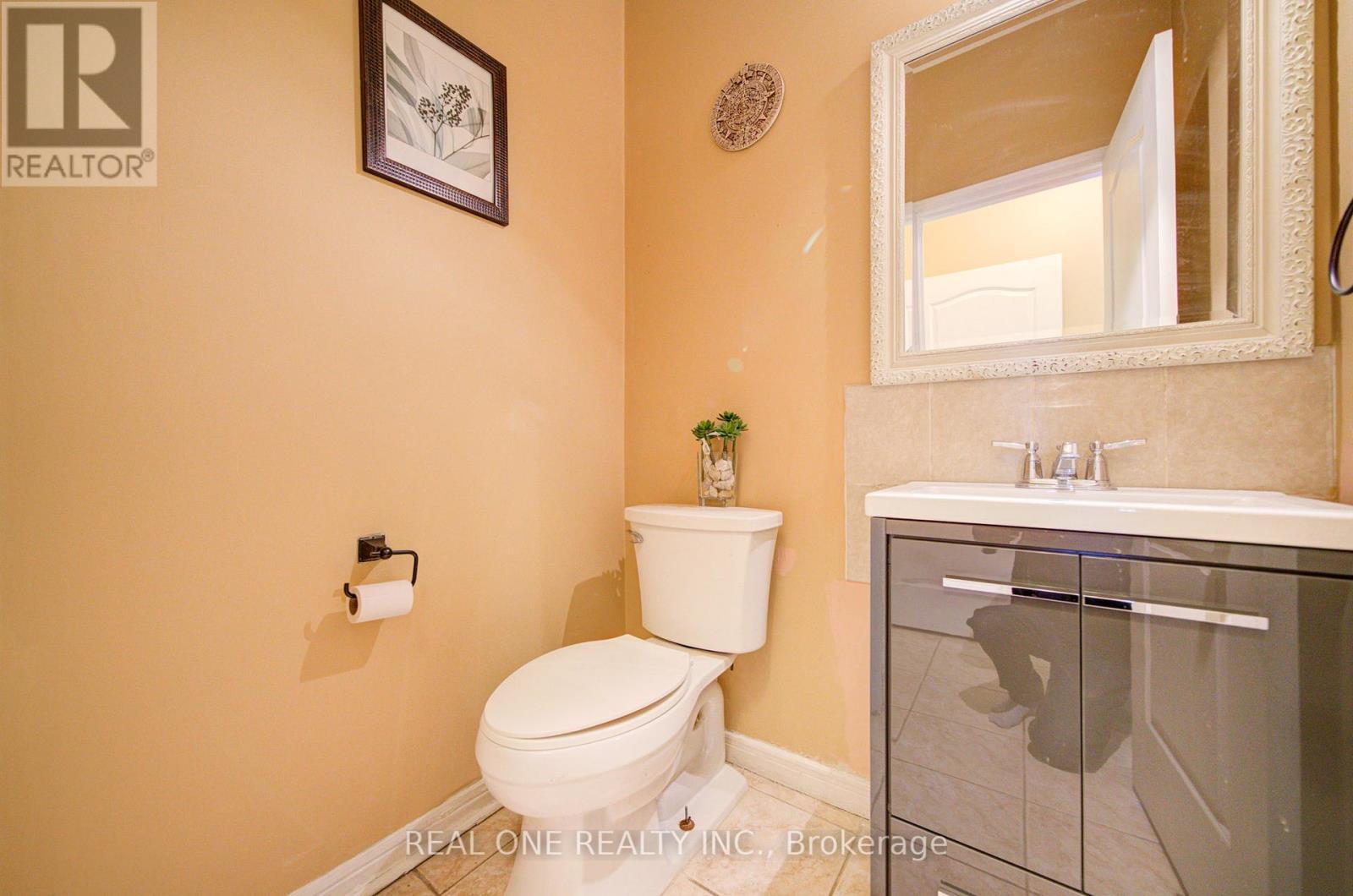 3696 Waterfall Crescent, Mississauga, ON - Indoor Photo Showing Bathroom