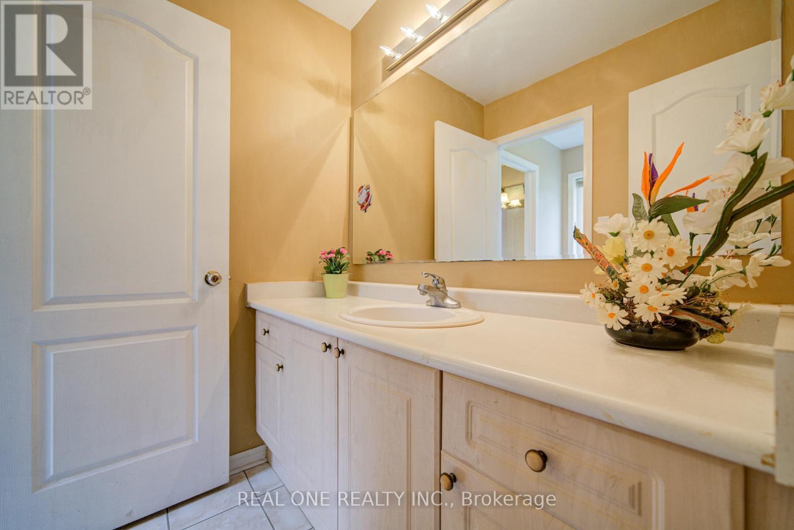 3696 Waterfall Crescent, Mississauga, ON - Indoor Photo Showing Bathroom
