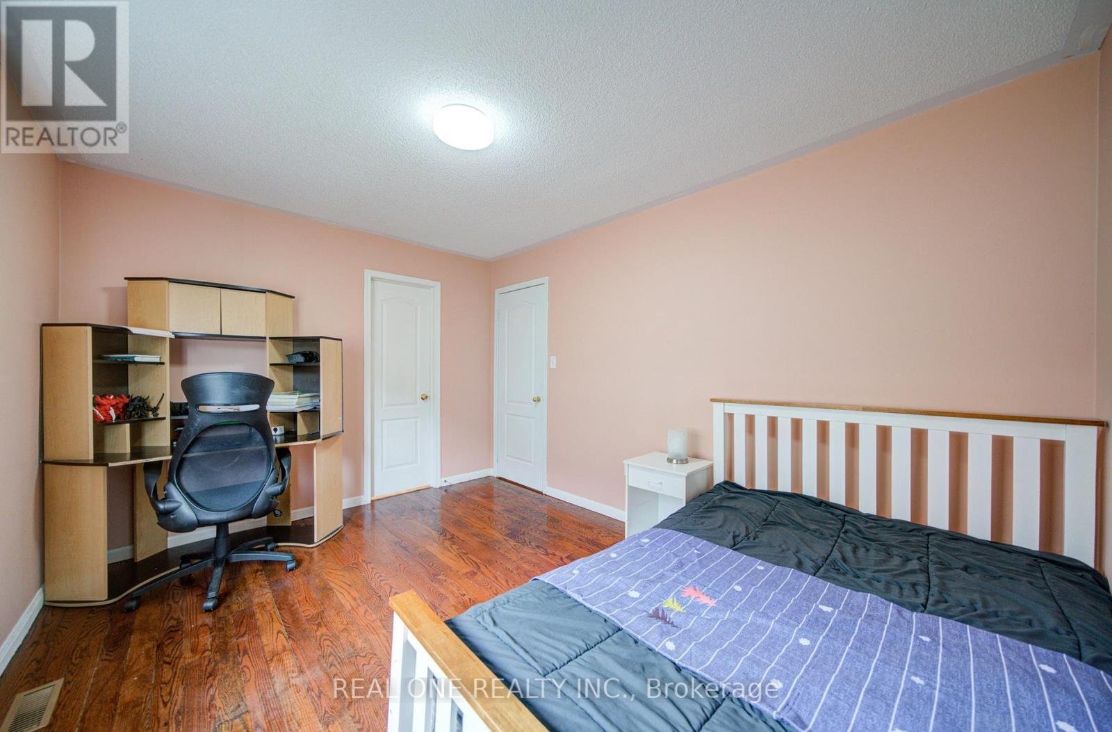 3696 Waterfall Crescent, Mississauga, ON - Indoor Photo Showing Bedroom