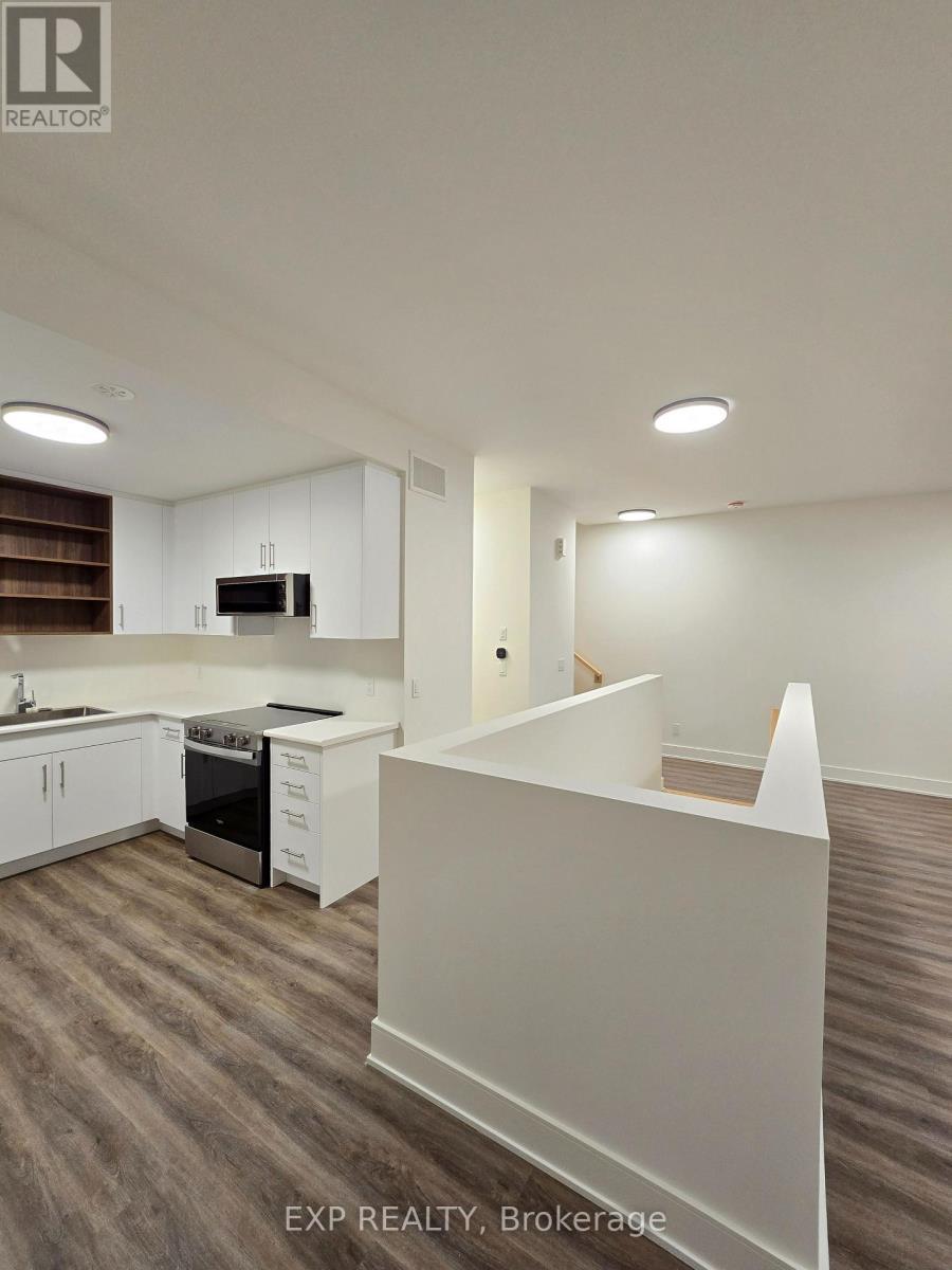 114 Everett Common, St. Catharines, ON - Indoor Photo Showing Kitchen