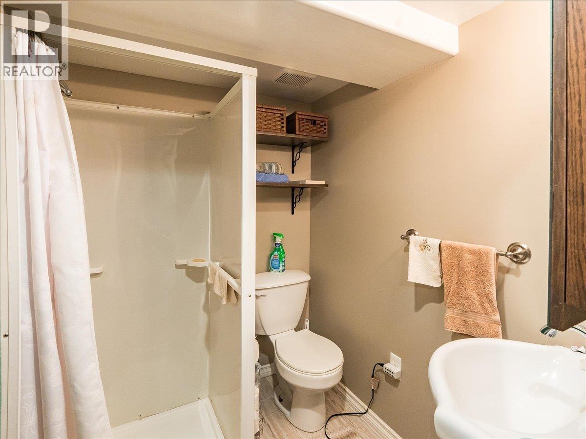 1663 Moran Road Road, Thrums, BC - Indoor Photo Showing Bathroom
