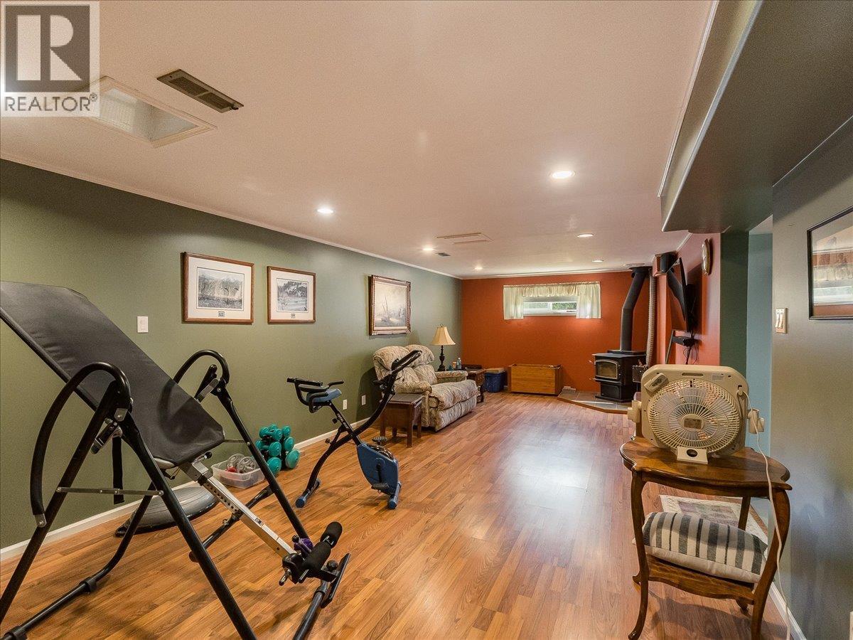 1663 Moran Road Road, Thrums, BC - Indoor Photo Showing Other Room