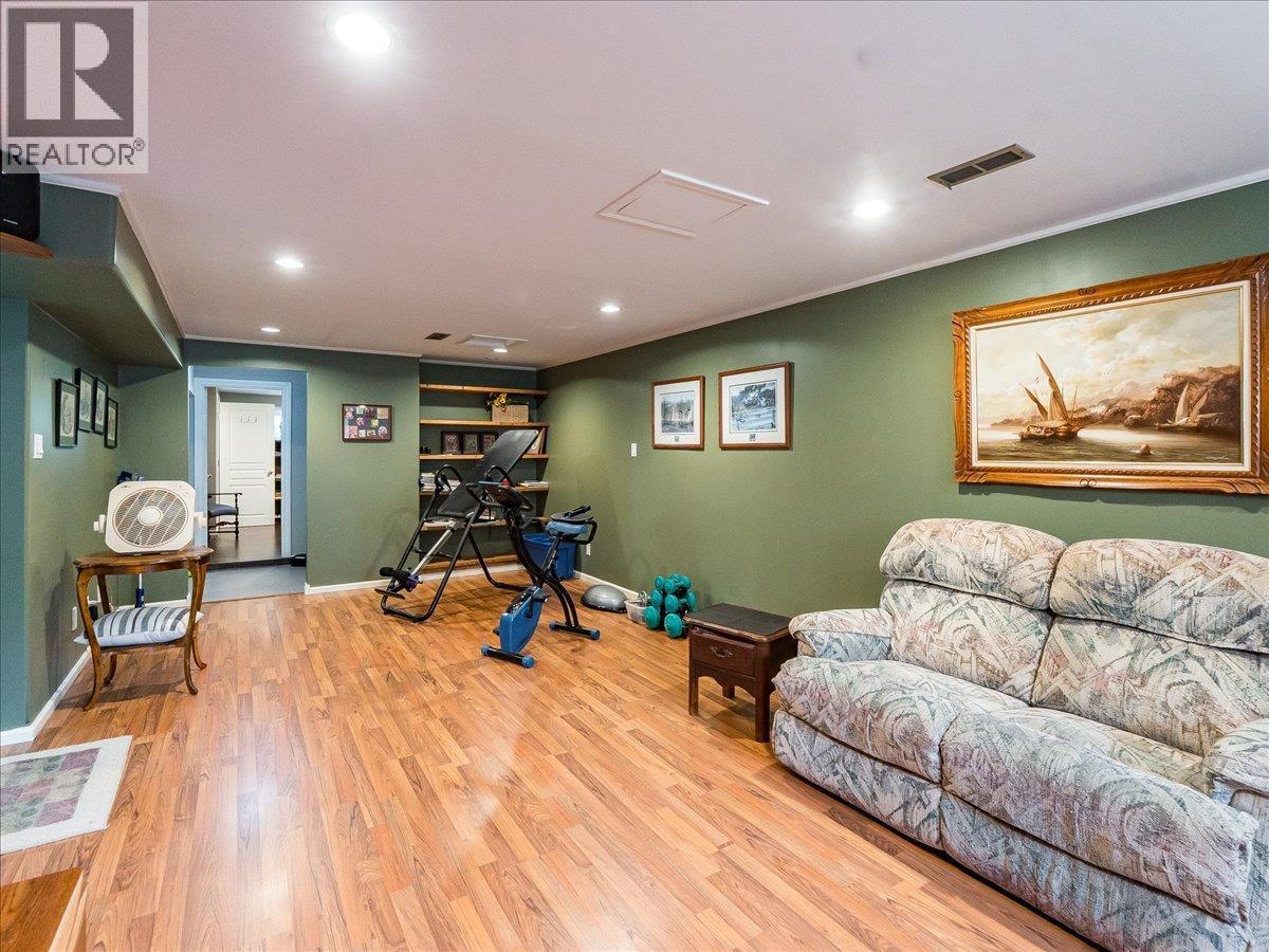 1663 Moran Road Road, Thrums, BC - Indoor Photo Showing Other Room