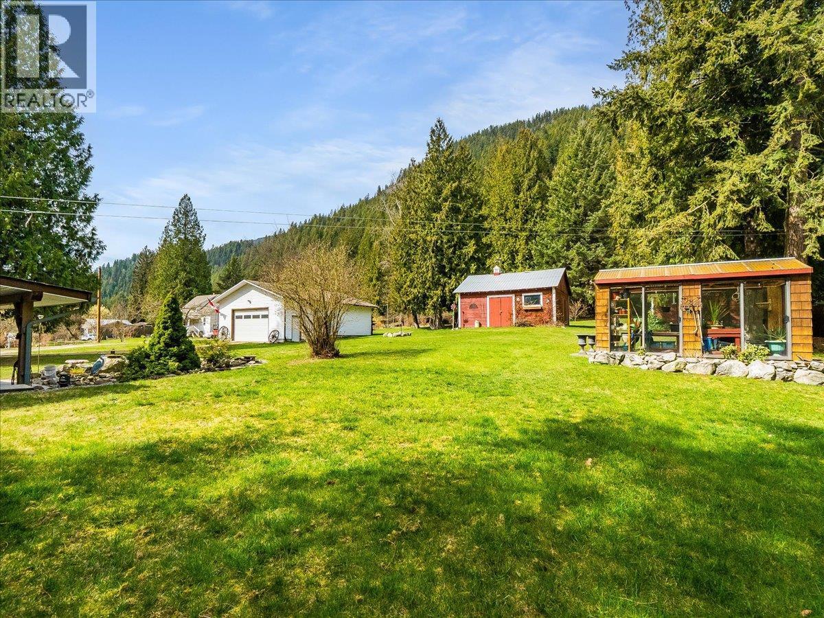 1663 Moran Road Road, Thrums, BC - Outdoor
