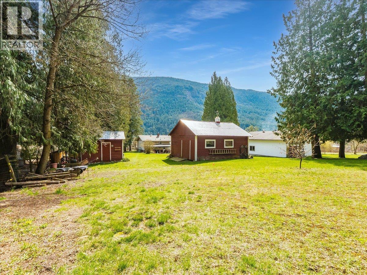 1663 Moran Road Road, Thrums, BC - Outdoor
