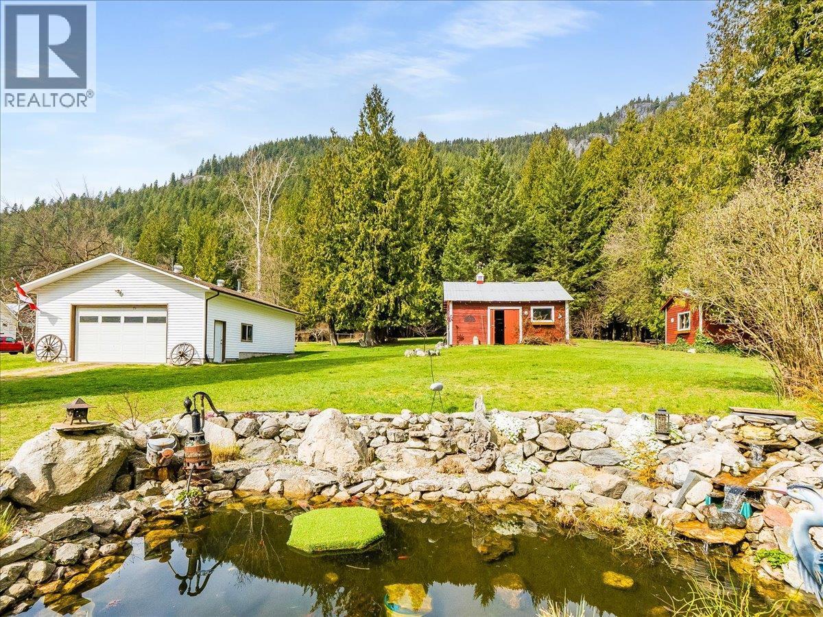 1663 Moran Road Road, Thrums, BC - Outdoor With Body Of Water