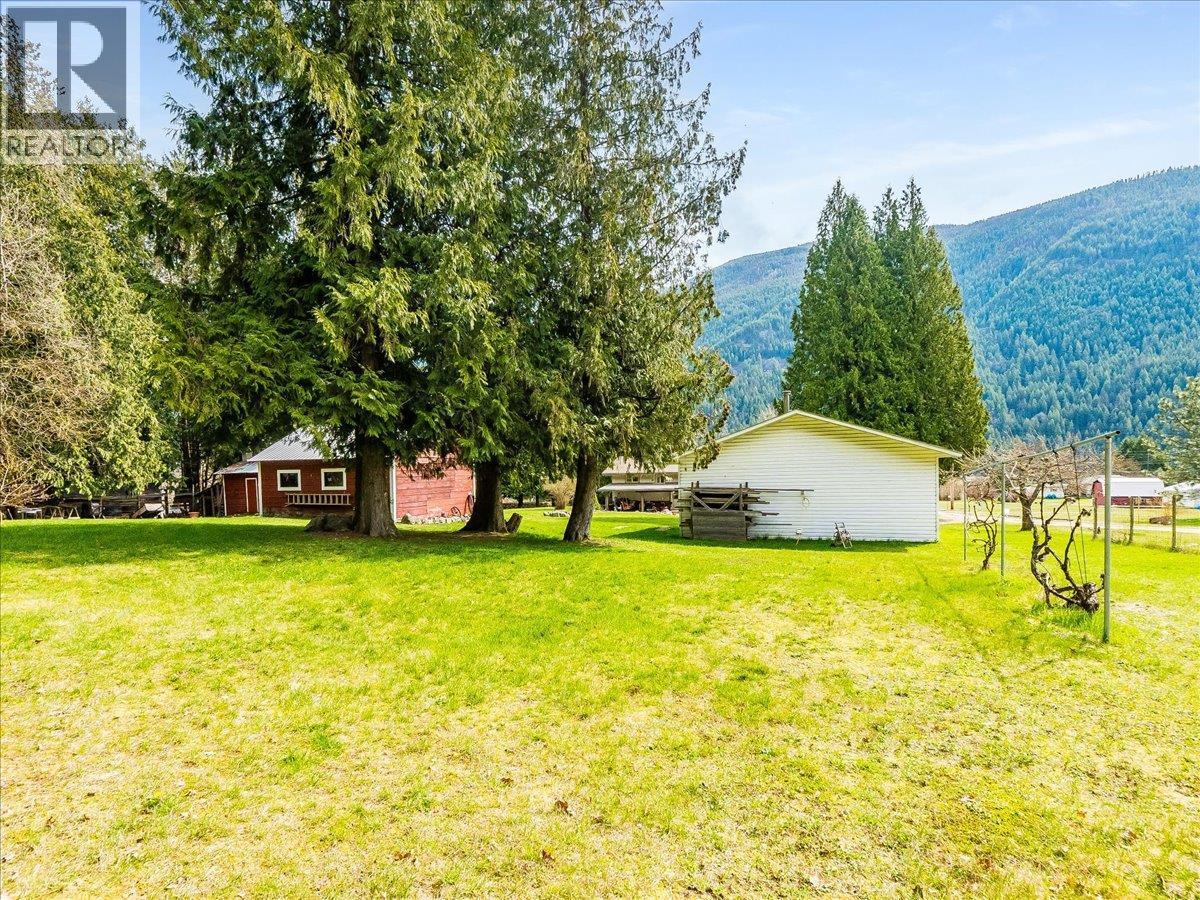 1663 Moran Road Road, Thrums, BC - Outdoor