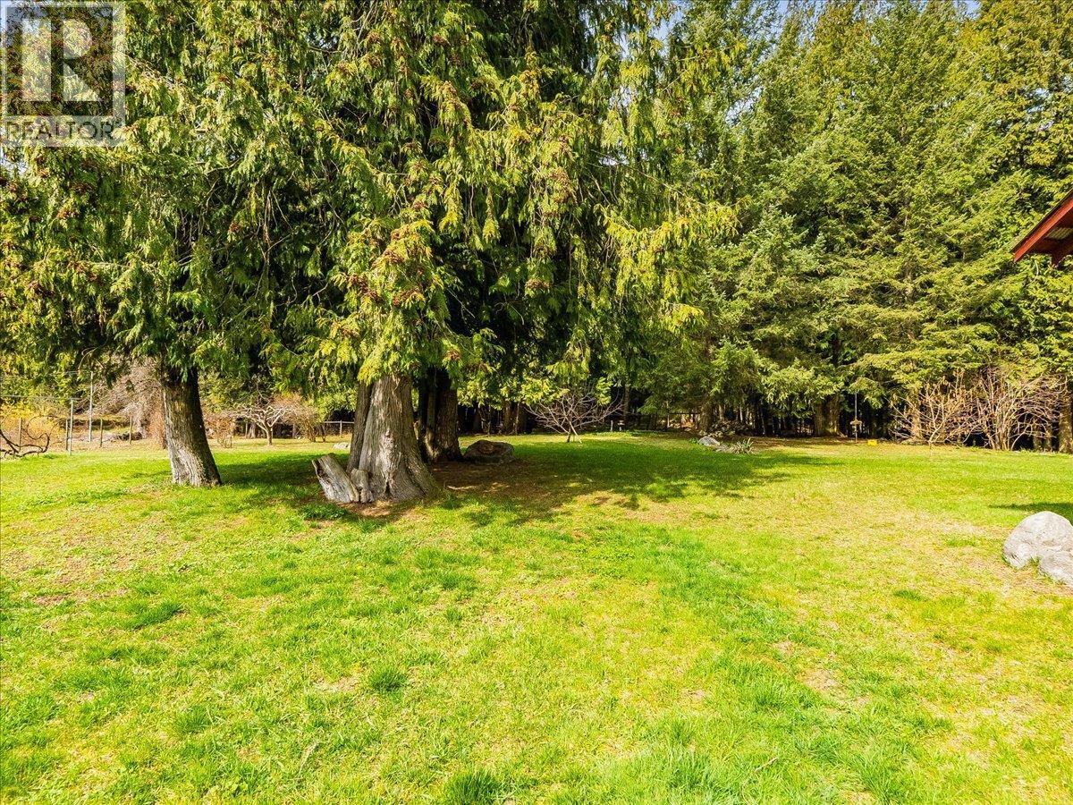 1663 Moran Road Road, Thrums, BC - Outdoor