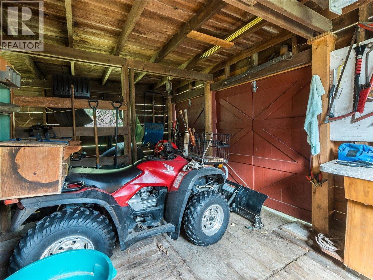 1663 Moran Road Road, Thrums, BC - Indoor Photo Showing Garage
