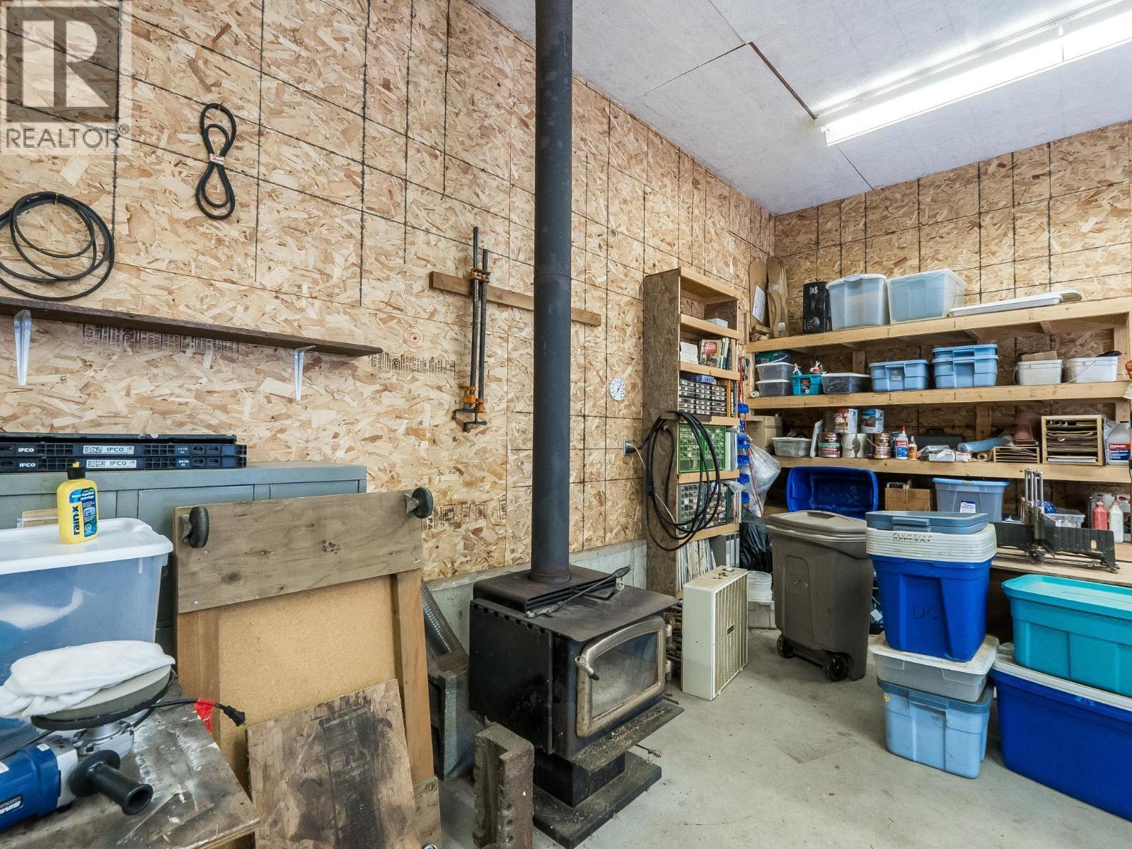 1663 Moran Road Road, Thrums, BC - Indoor Photo Showing Other Room