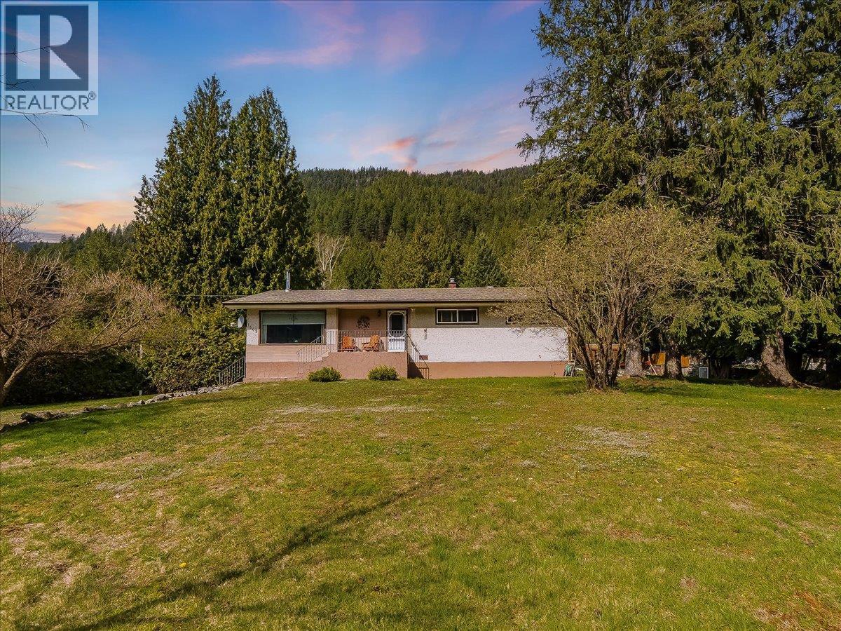 1663 Moran Road Road, Thrums, BC - Outdoor