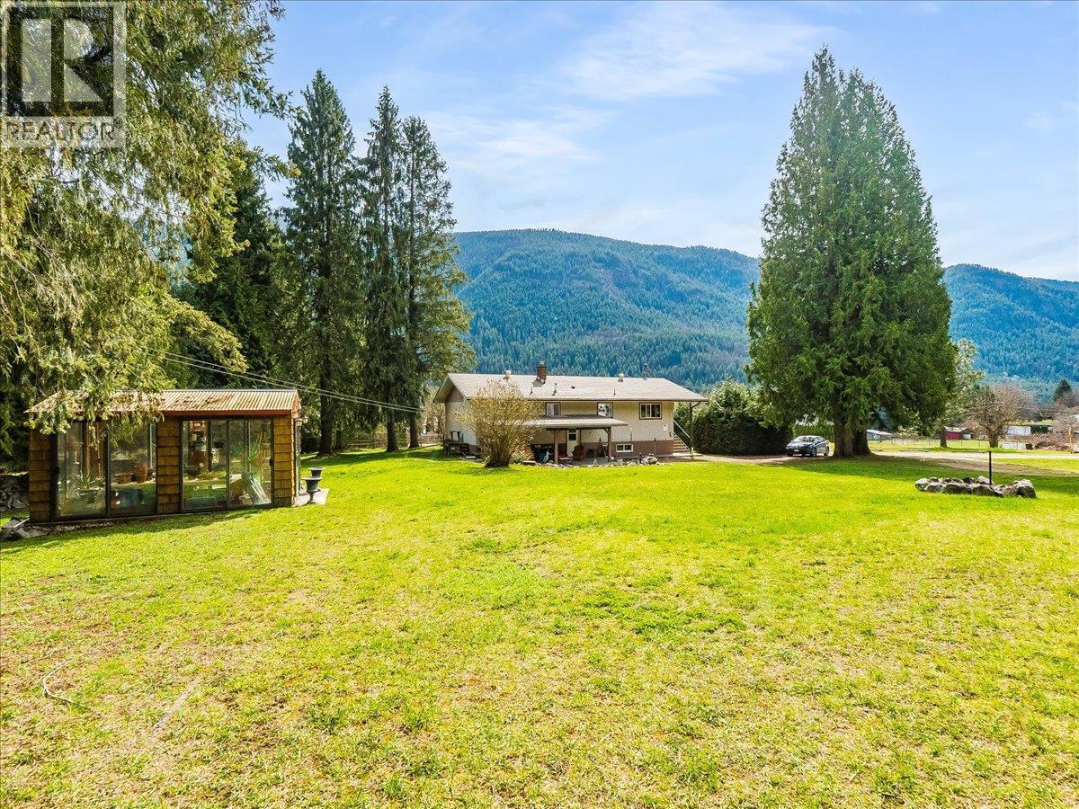 1663 Moran Road Road, Thrums, BC - Outdoor