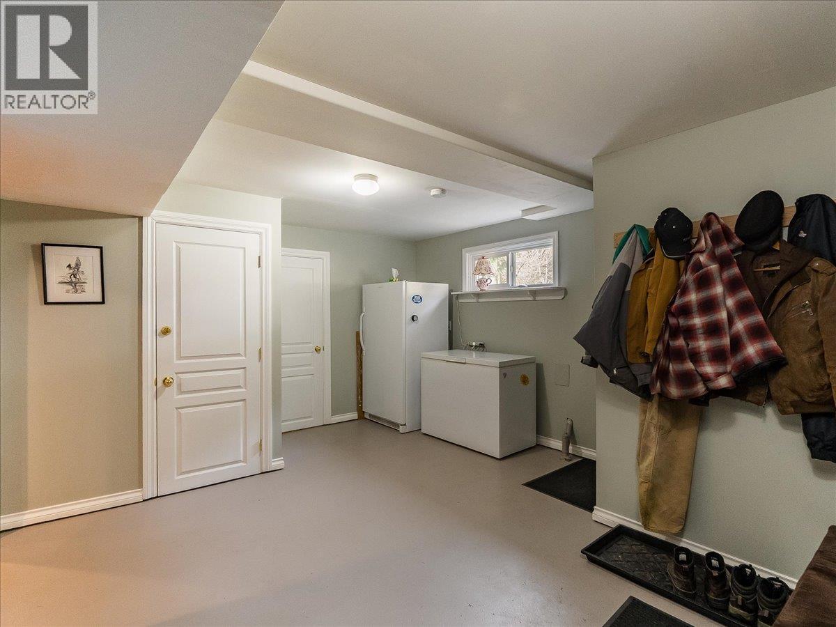 1663 Moran Road Road, Thrums, BC - Indoor Photo Showing Laundry Room