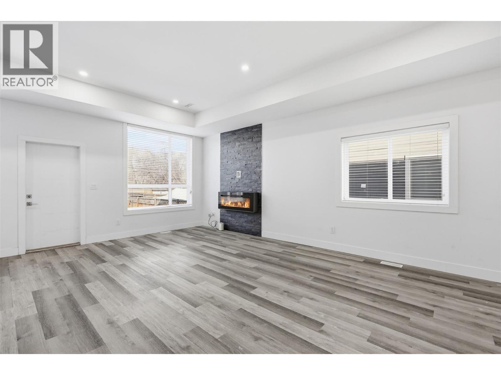 154 Williams Street, Kamloops, BC - Indoor With Fireplace