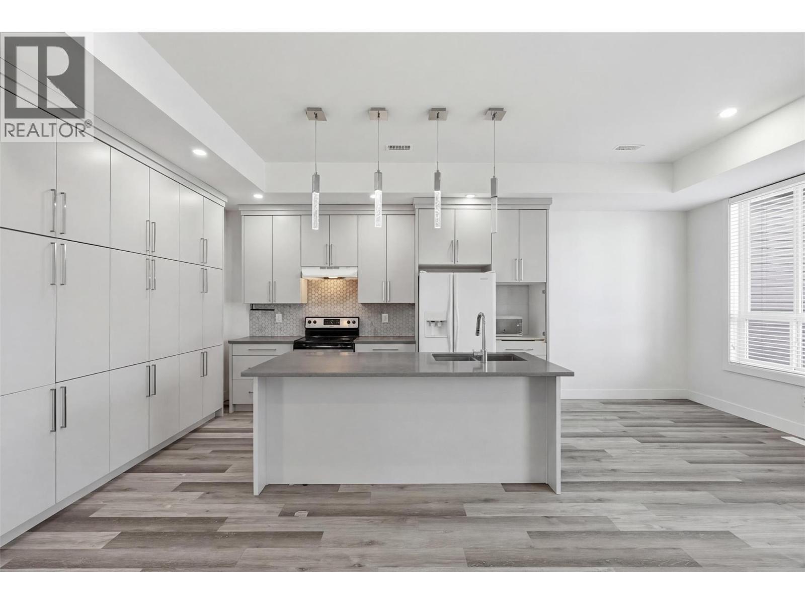 154 Williams Street, Kamloops, BC - Indoor Photo Showing Kitchen