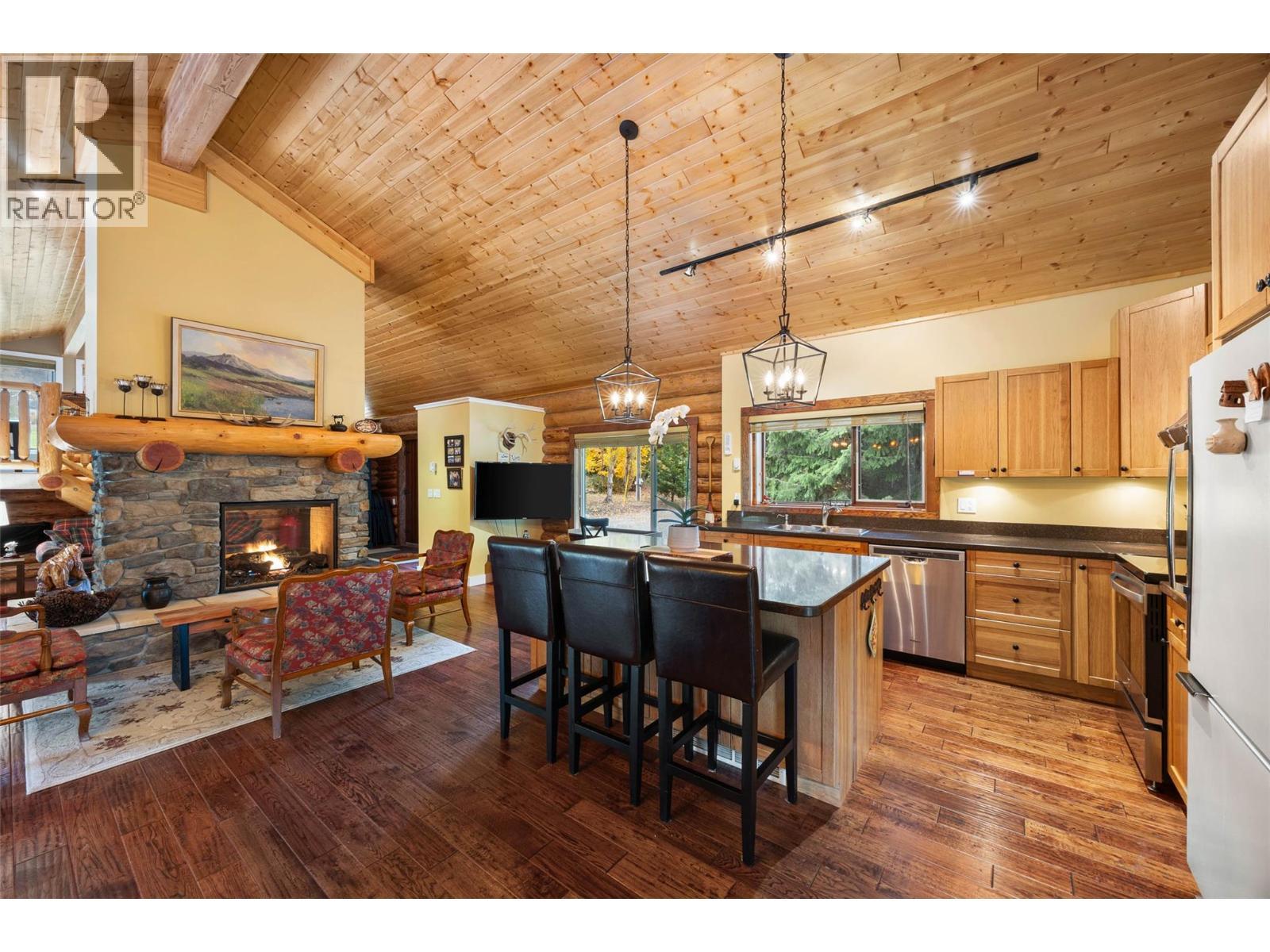 7799 Golf Course Road, Anglemont, BC - Indoor Photo Showing Kitchen With Upgraded Kitchen