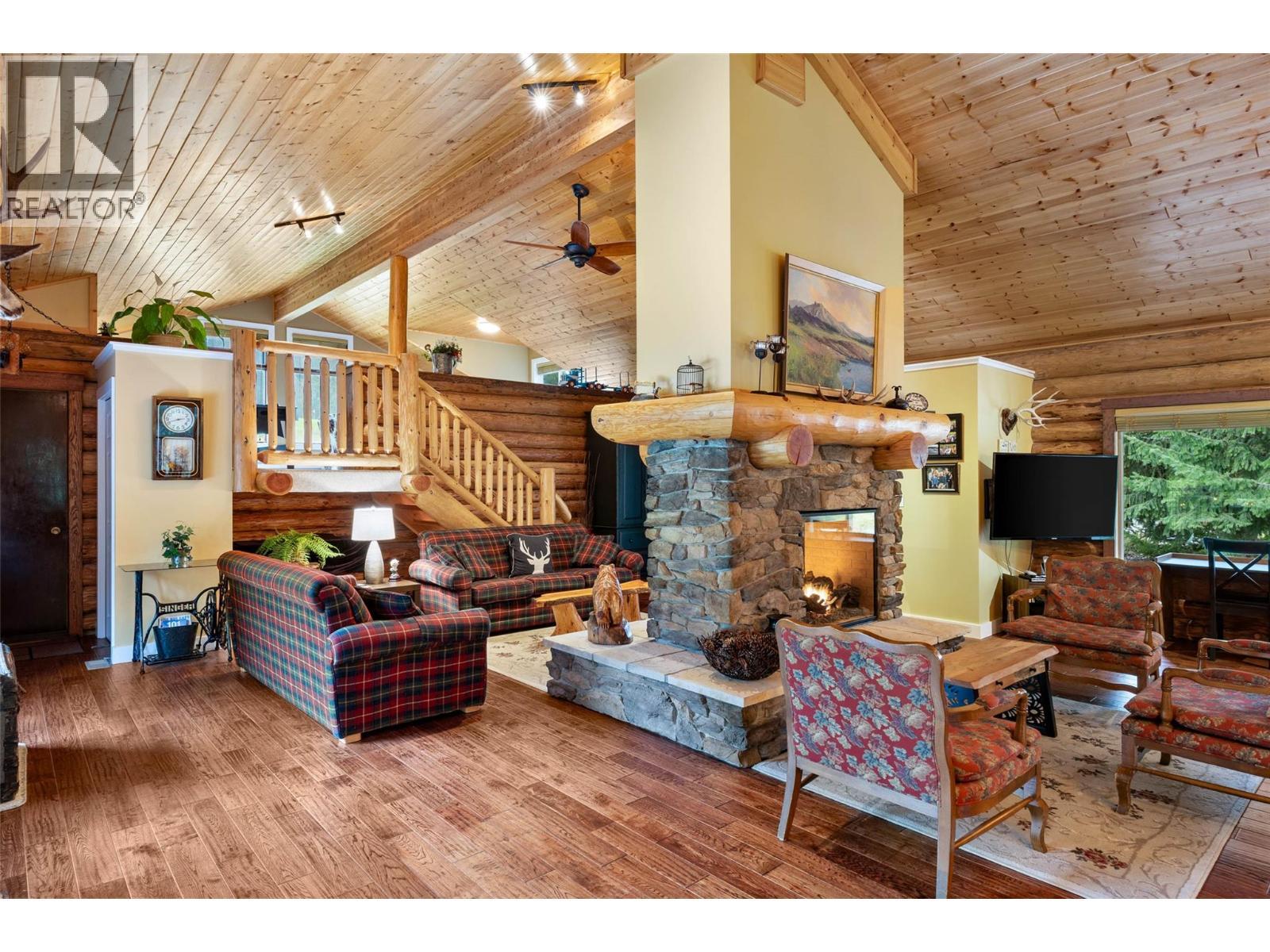 7799 Golf Course Road, Anglemont, BC - Indoor Photo Showing Living Room With Fireplace