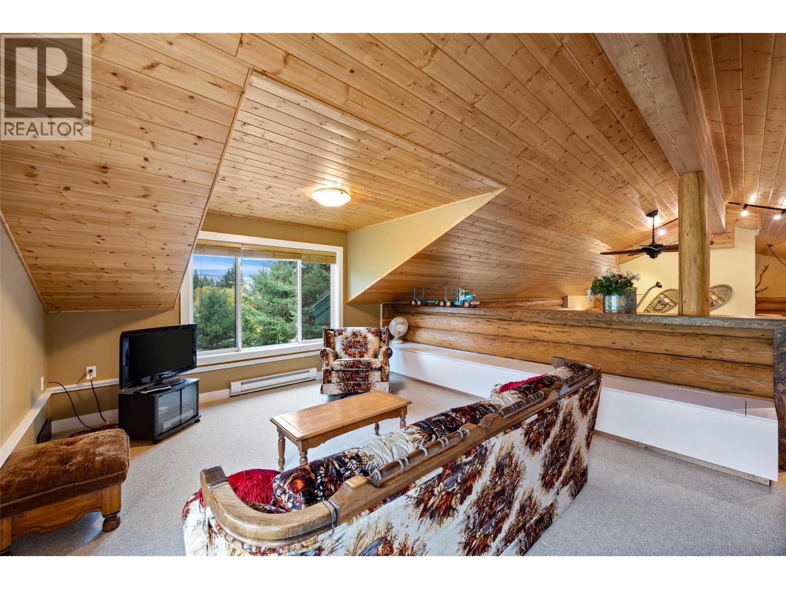 7799 Golf Course Road, Anglemont, BC - Indoor