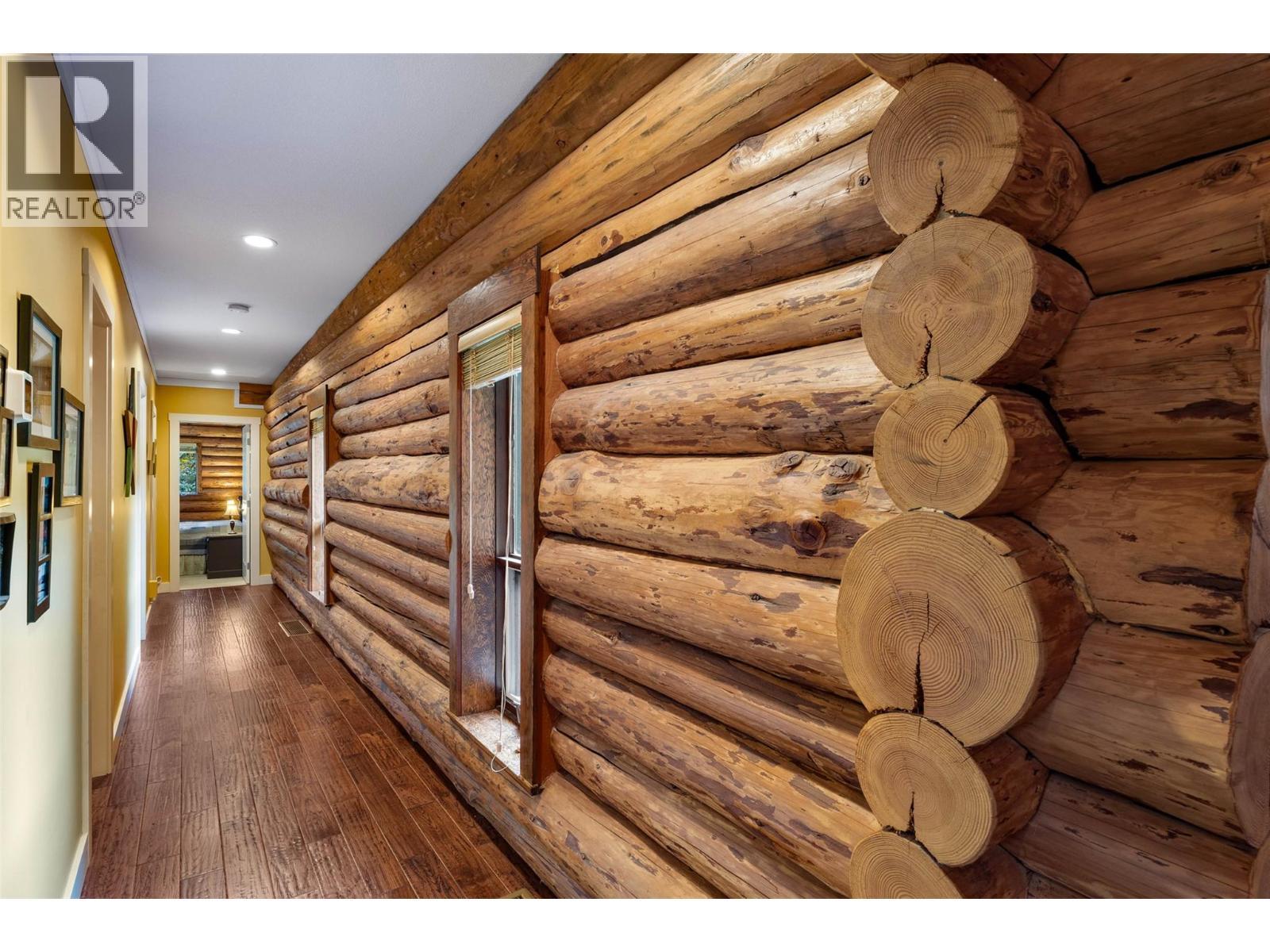 7799 Golf Course Road, Anglemont, BC - Indoor Photo Showing Other Room